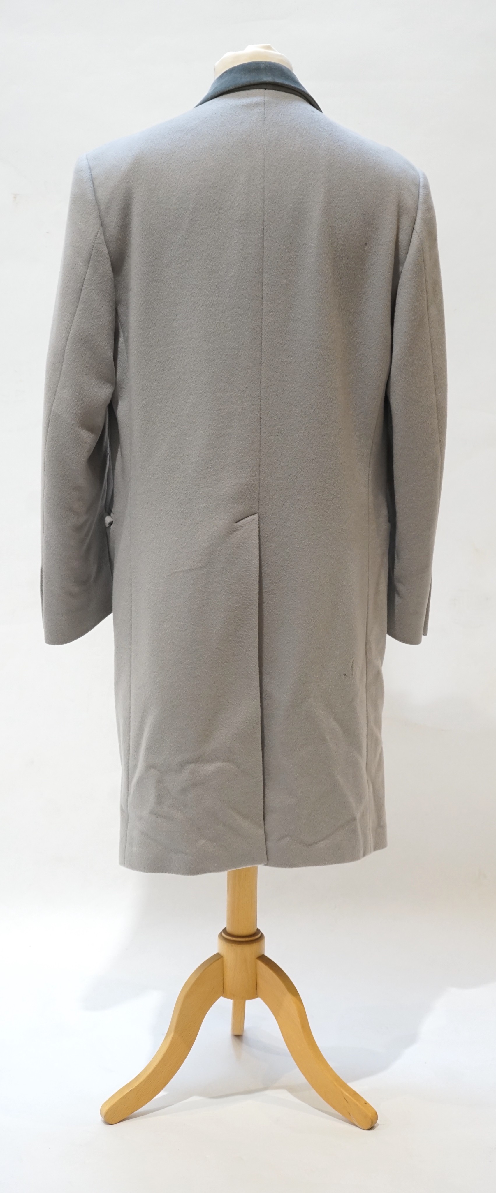 A gentleman's Gucci light grey cashmere overcoat with velvet collar, size IT 50 (UK 40)